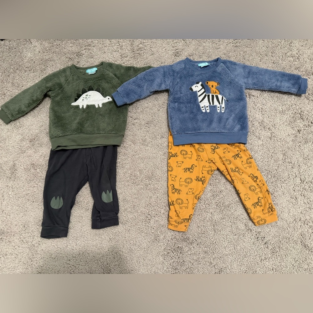 Bundle of 2 toddler sets